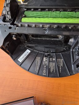 iRobot Roomba J7+ so stanicou - 7