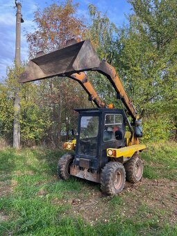 Šmykový nakladač UNC 060 - 7