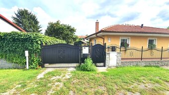 Slnečný pozemok 720 m2 + 3-izb. RD s pozemkom 270 m2, treba - 7
