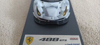 Predám model Ferrari 488 GT3 Camo 1:43 Looksmart/Spark - 7