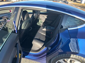 Predám Tesla model 3 - 7