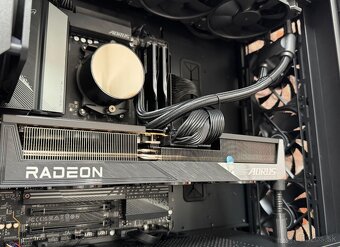 Ryzen 7 9800X3D\32GB\RX 9700XT\SSD\850W Zdroj - 7
