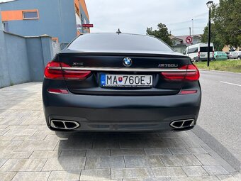 BMW M760Li - 7