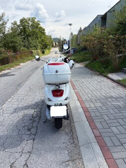 Skúter Vespa LX 125 ie 4T - 7