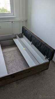 Manželská posteľ s nočnými stolíkmi a skrinkou - 7