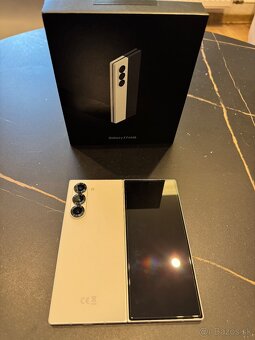 Samsung Z Fold 6 - 7