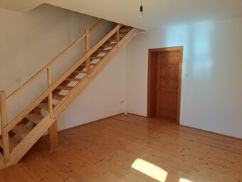 Očkov - Krásny viacgeneračný RD, 698 m2 pozemok na predaj - 7