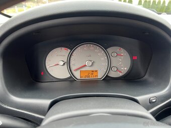 Predám KIA Carens III 2.0 CRDi - 7.miestne + 17" ALU sada - 7