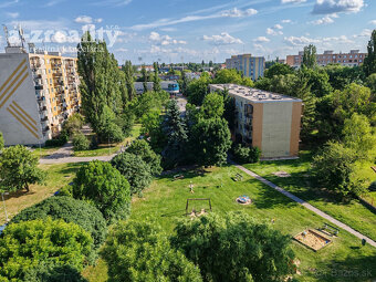 Ponúkame na predaj veľký 3 izbový byt na IV. sídlisku - 7