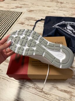 Tenisky Nike a Skechers - 7