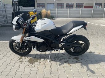 Triumph Speed Triple 1050 R.v 2011 - 7
