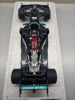 F1 MERCEDES W12 HAMILTON VÍTĚZ BAHRAINU 2021 MINICHAMPS 1:18 - 7