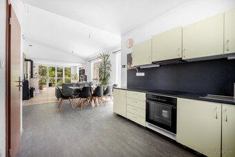 Na predaj 6 izbový RD v centre Dunajskej Lužnej - 7