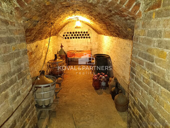 Rodinný dom s veľkým pozemkom - Veľký Kýr - 7