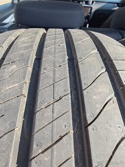 205/50 r17  goodyear . - 7