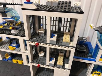 Lego city 60047 - 7