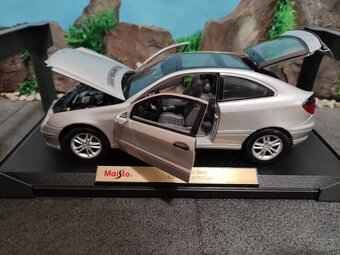 prodám model 1:18 Mercedes Benz C class sportcoupe - 7