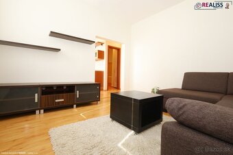 Veľkometrážny 3-izbový. zrekonštruovaný a zariadený byt - 7