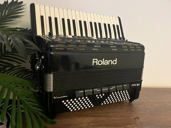 Line 6,Roland,Sennheiser,Bose - 7