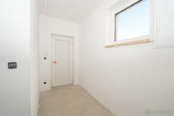 ŠAMORÍN, Nadštandardný priestranný 5-izbový rodinný dom - 7