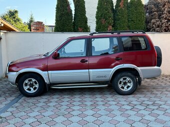 Nissan Terrano ll 2.4 - 7
