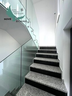 Luxusná novostavba vila s bazénom blízko mora a výhľadom na - 7