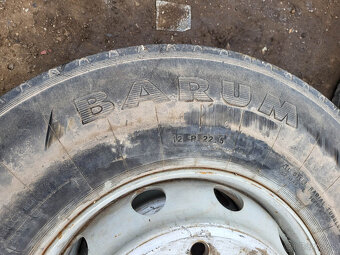 Ťahač kamion 22,5 disky s pneu Volvo - 7