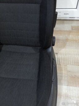 Predám sedačky škoda Octavia 3 - 7