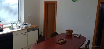 Rodinný dom pri Veľkom Mederi, veľký pozemok, farma. - 7