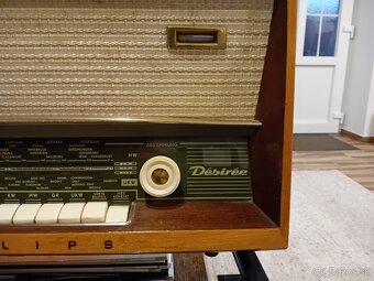Predám staré elektrónkové rádio Philips - 7