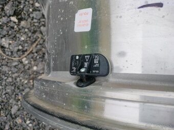 4ks alu disky orig Ford 5x108 R20 + snimače tlaku - 7