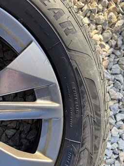 Komplety Good Year Ultra Grip 215/60R/16 99H - 7