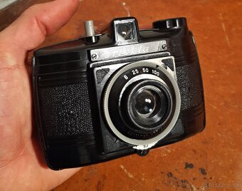 Funkční bakelitový fotoaparát PERFEKTA II z roku 1954 - 7