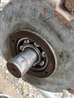 Predám elektromotor na 380V 5,5kw 2910otáčok - 7