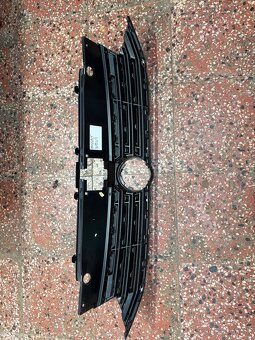 Predám masku / gril na VW Passat B8 - 7