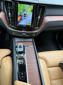 Volvo XC60 B4 145kW AWD Geartronic Plus Dark - 7