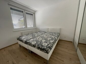 Luxusný 2 izbový byt s veľkou terasou + garážové státie - 7