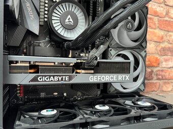 Ryzen 7 5800X3D\32GB\RTX 4070\SSD\850W Zdroj - 7