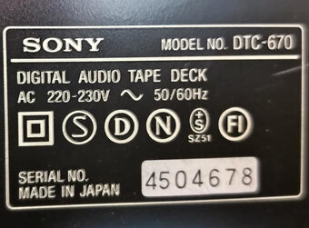 Prodám pěkný tape deck-DAT SONY DTC 670 - 7