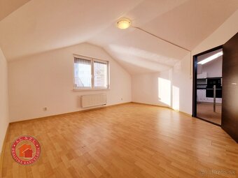 Nezariadený 4 izbový BYT v SENCI - centrum - 7