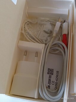 Predám používaný Samsung Galaxy J3 6 - 7