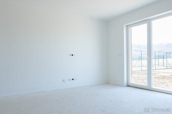 RODINNÝ DOM v rádovej zástavbe - projekt Pod Ráblom Dvorníky - 7