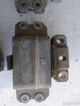 Uloženie motora silentblok prevodovky 1K0199262 1k0199555 - 7
