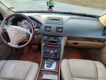 Volvo XC90 2.4 D5 7 miestne executive - 7
