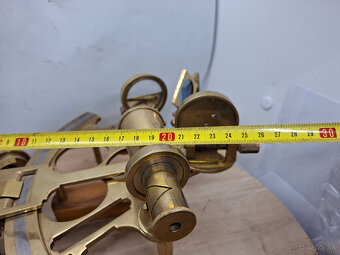 Predám starý námorný sextant + dva okuláre 120 € - 7