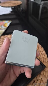 Predam Samsung Galaxy Z Flip 5 256gb mint ako novy - 7