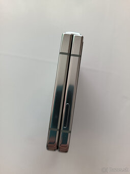 Samsung Galaxy Z Flip5 - 7