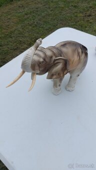 Velky mohutný slon RD - 7
