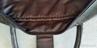 Hnedá lesklá kabelka - 7