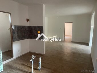 Moderný tehlový dom v Chynoranoch na predaj - 7